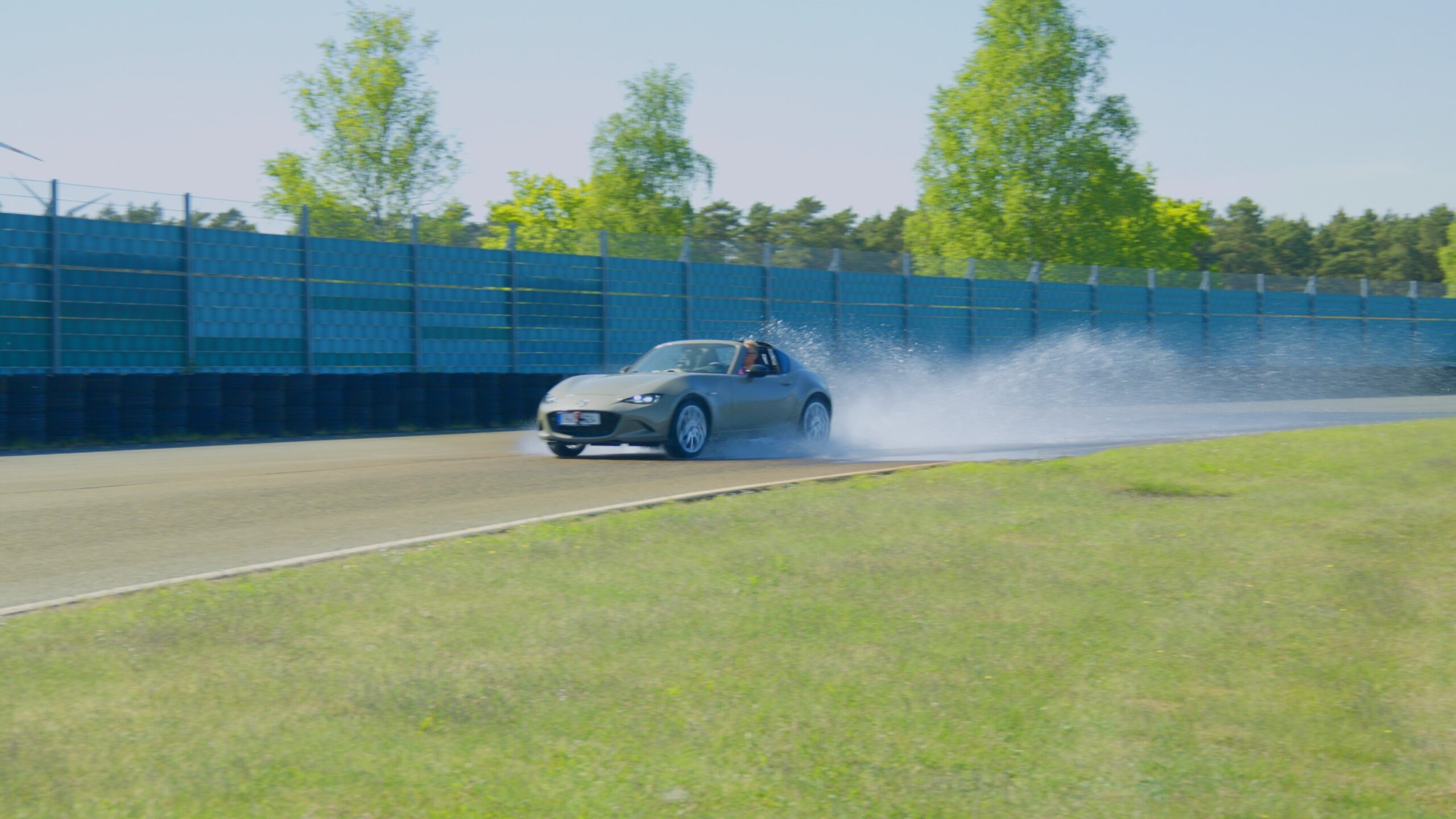 Premium brands take top honours in AvD all-season tyre testing